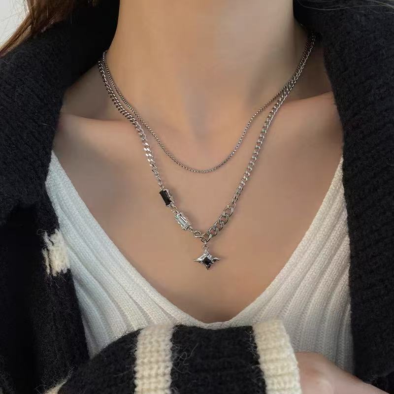 Collier mobius en titane pour homme bijou minimaliste tendance_voghion.com