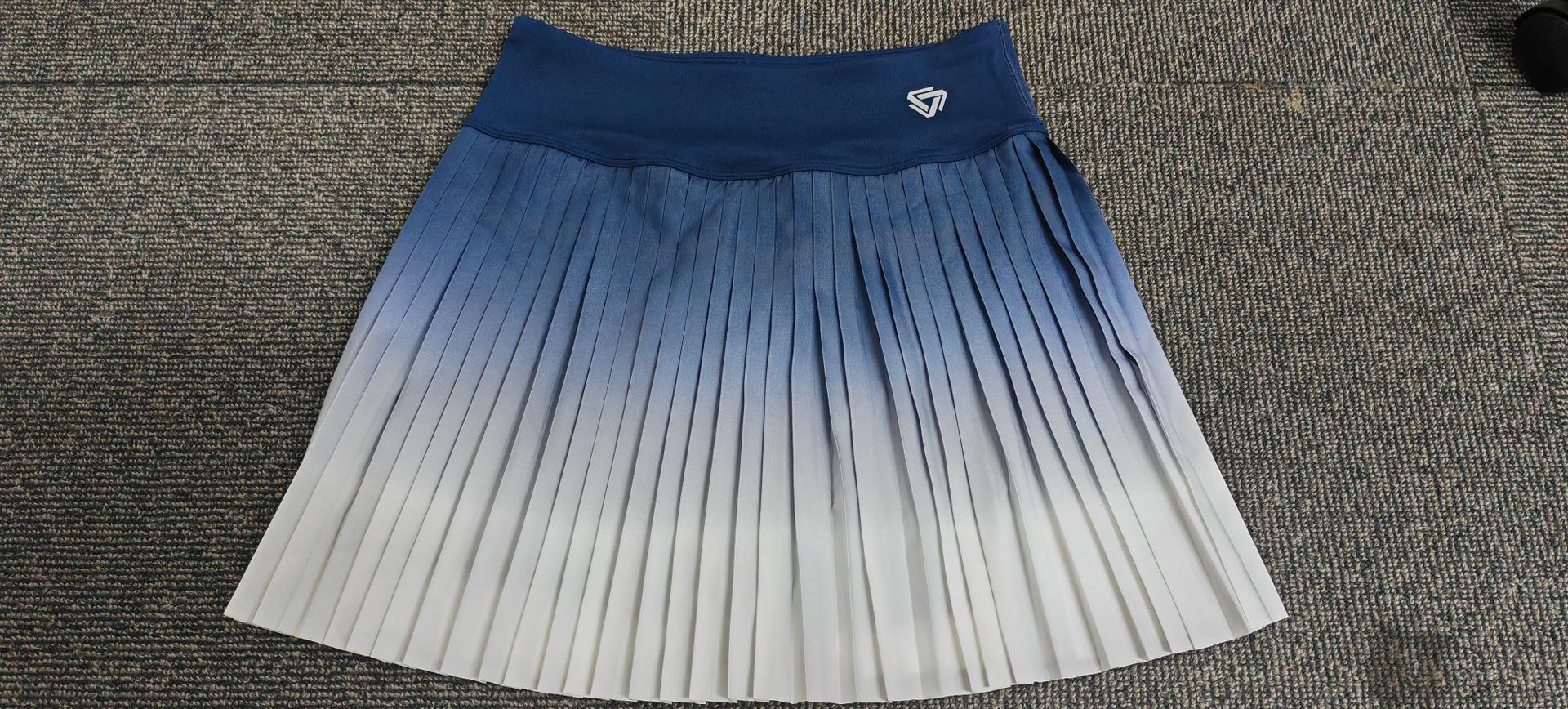 Nueva falda corta deportiva de verano de las mujeres anti-exposición gradiente de cintura alta de secado rápido transpirable plisado falda de tenis para correr