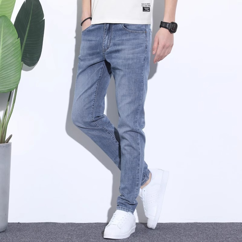 Jeans de primavera para hombres 2025 marca de moda coreana recta delgada pantalones de pie pequeño de verano claro pantalones elásticos para hombres