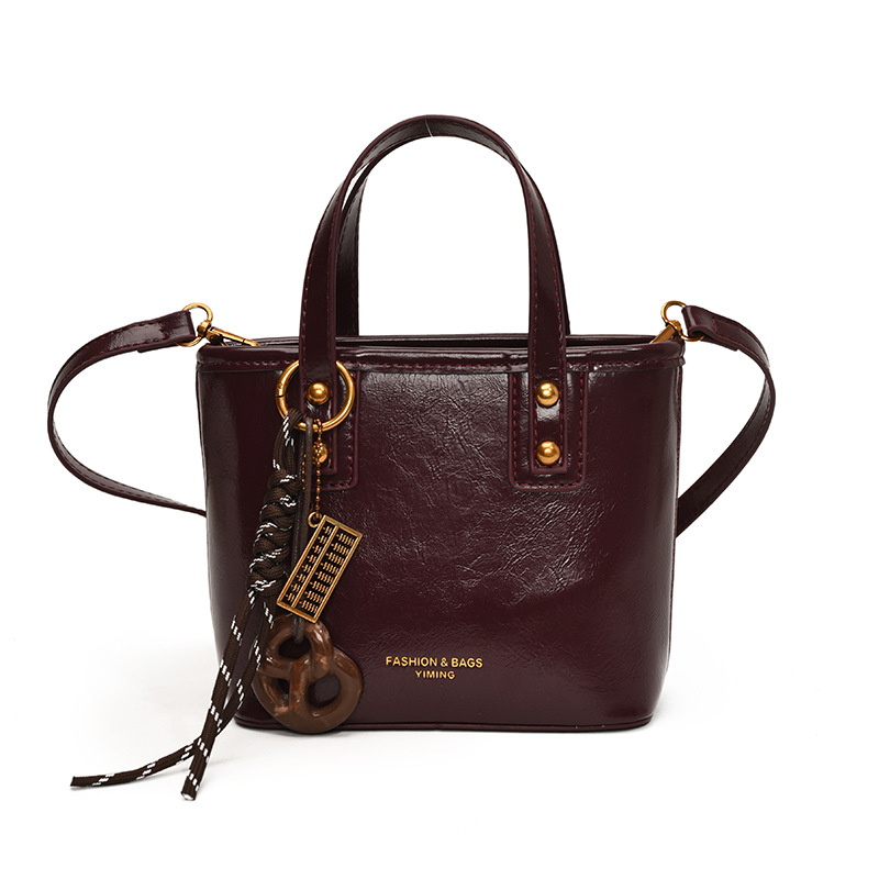 Otoño y invierno retro cera de cuero bolso de agua para mujeres 2024 nuevo estilo universal nicho bolso de hombro de alta calidad bolso portátil