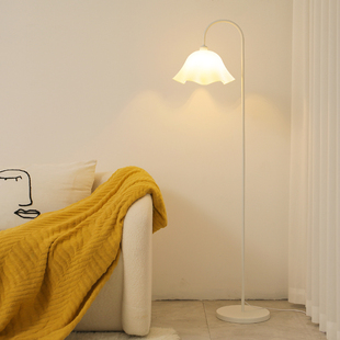 Personalized Floor Lamp Vertical Style Living Room Sofa Bedroom Decorative Lamp Flower Side Table Lamp Creative Bedside Lamp Cream