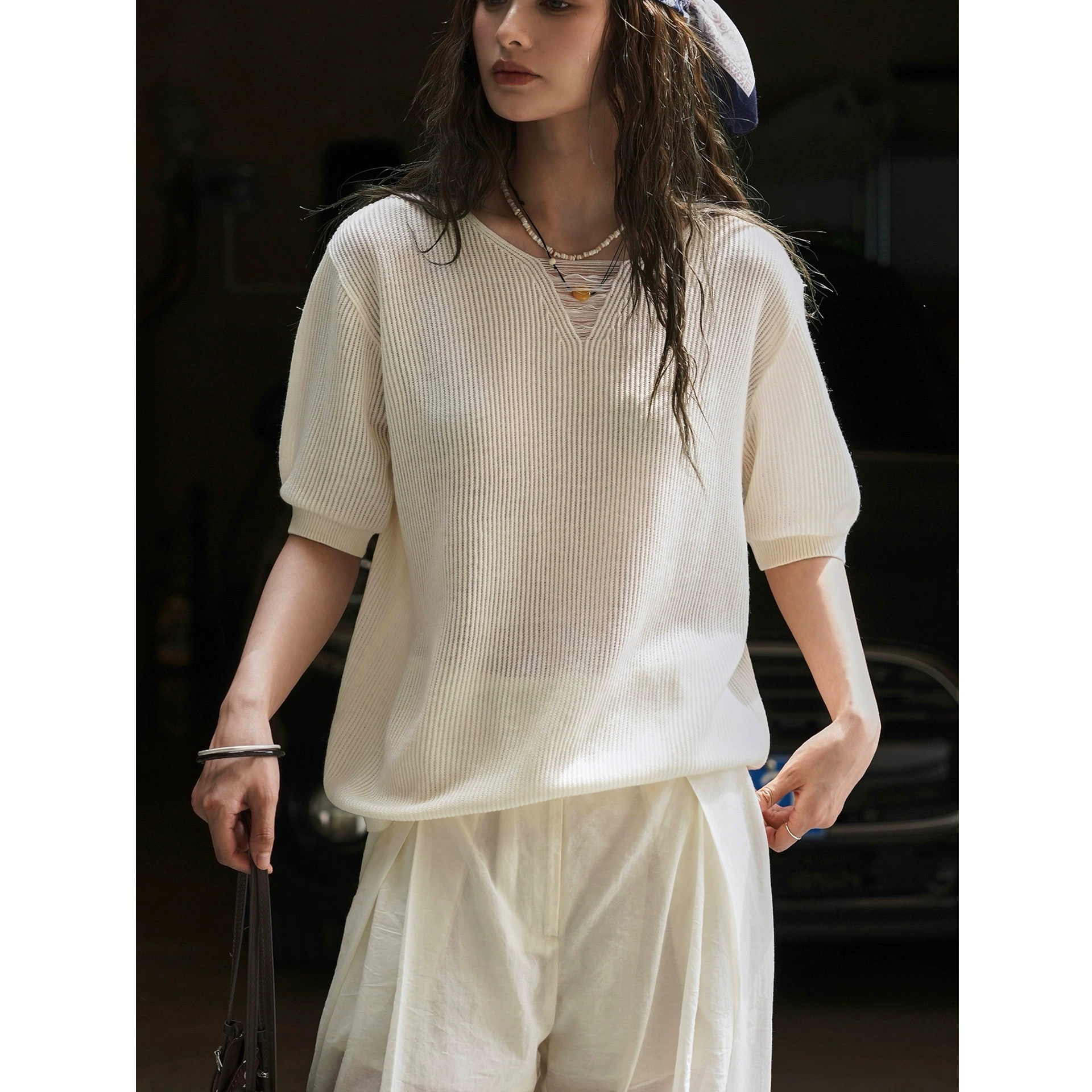 Новый летний корейский стиль, непринужденный топ с v-образным вырезом, тонкий блестящий трикотаж, мягкий и восковой, приятный для кожи силуэтный топ для женщин