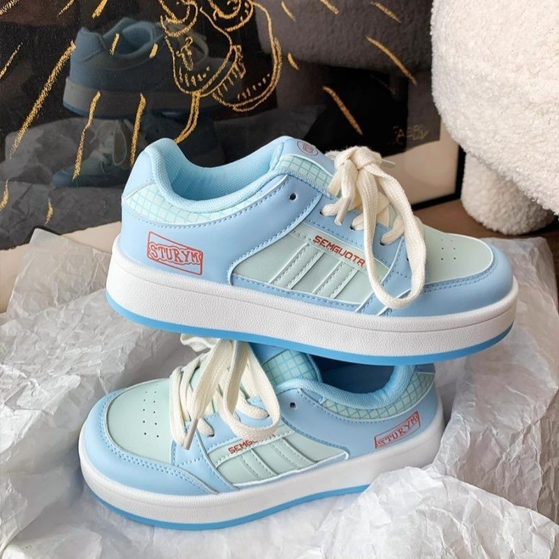 Zapatos de pan, zapatos deportivos ligeros y planos, zapatos blancos para mujeres, verano y otoño de 2025, nuevos zapatos de mujer cómodos y ligeros