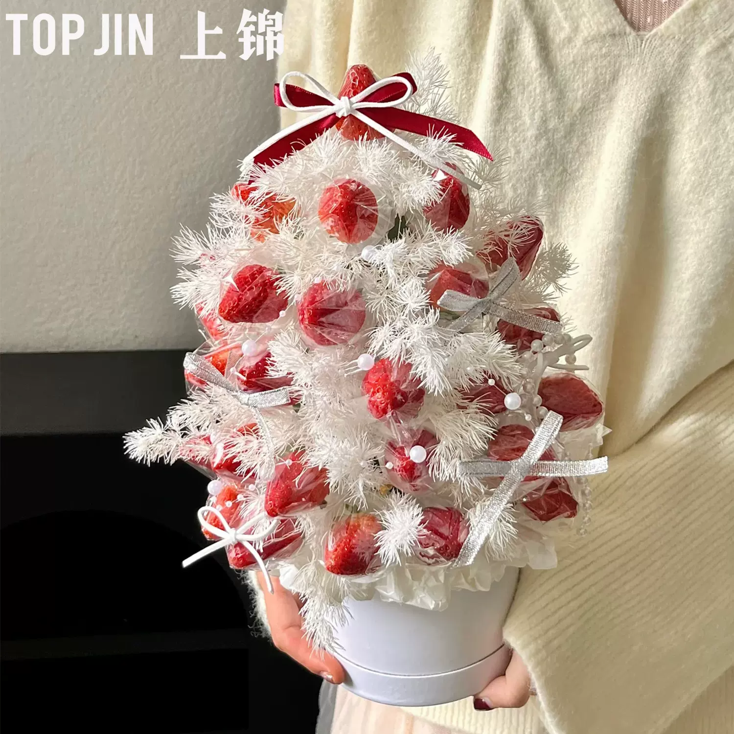 批发圣诞树草莓塔花束抱抱桶 圣诞礼物diy材料插花桶花艺圆形礼盒