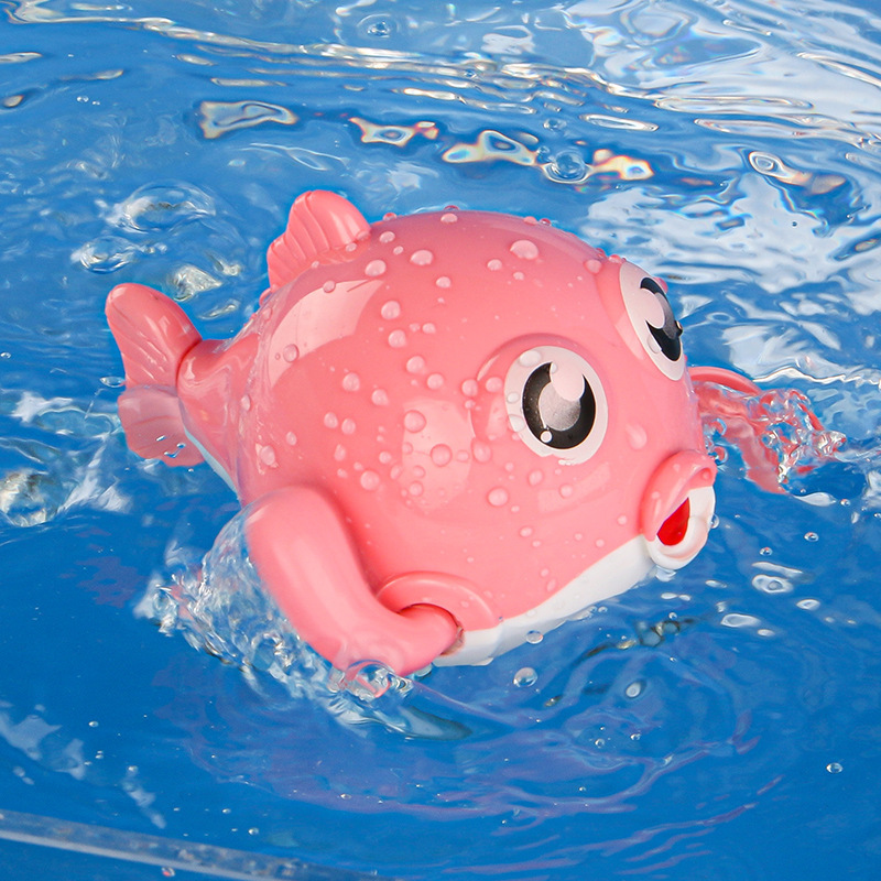 クロスボーダーの赤ちゃんのお風呂のおもちゃは水の上でチェーンのぜんまいを切って水をかきます。|undefined