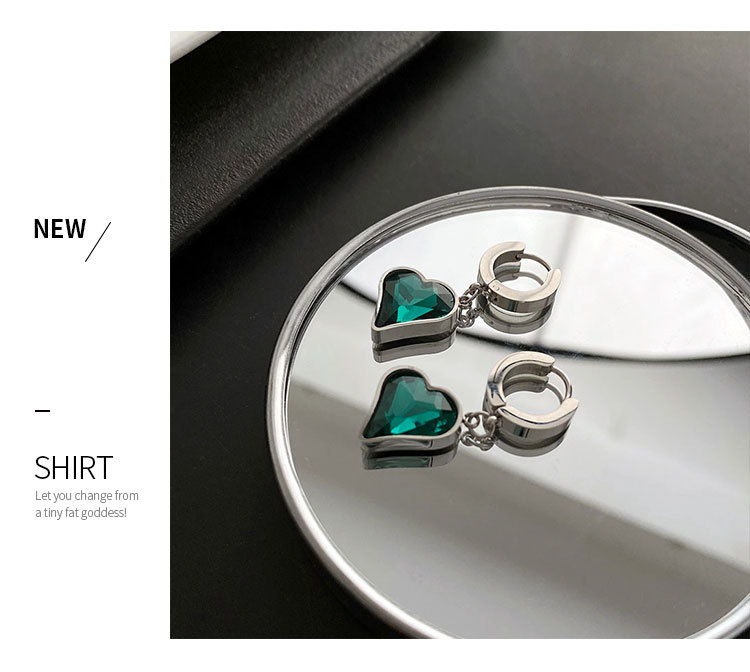 Retro Heart Shape Titanium Steel Inlay Zircon Dangling Earrings 1 Pair