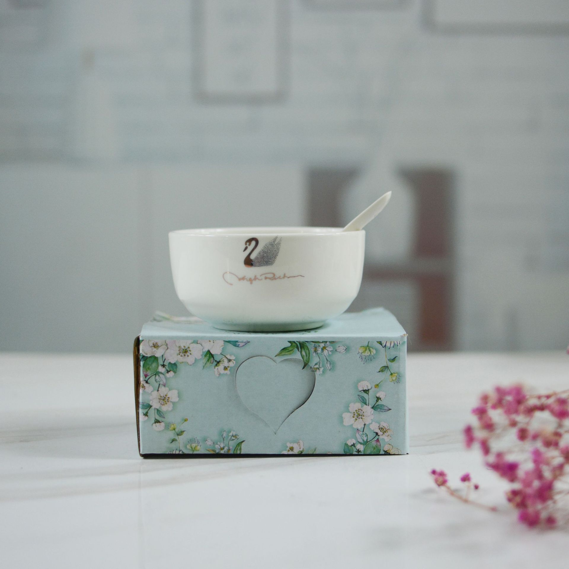 4.25 Swan 1 миска ложки ложки