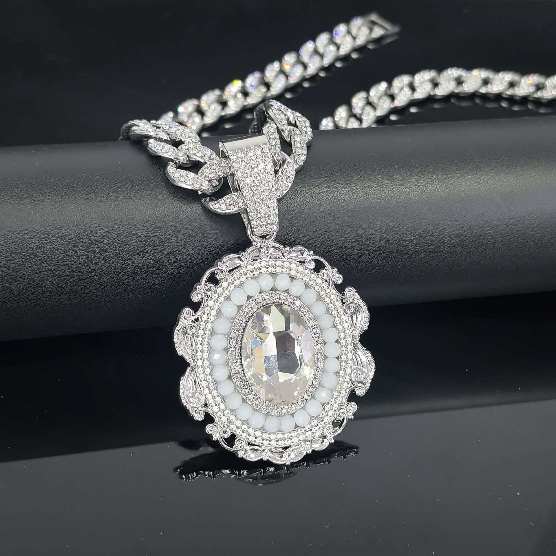 Europa y los Estados Unidos Hip-Hop aleación de diamantes de cadena de Cuba estilo de palacio colgante de gemas elípticas de moda de club nocturno para collar de hombre personalizado