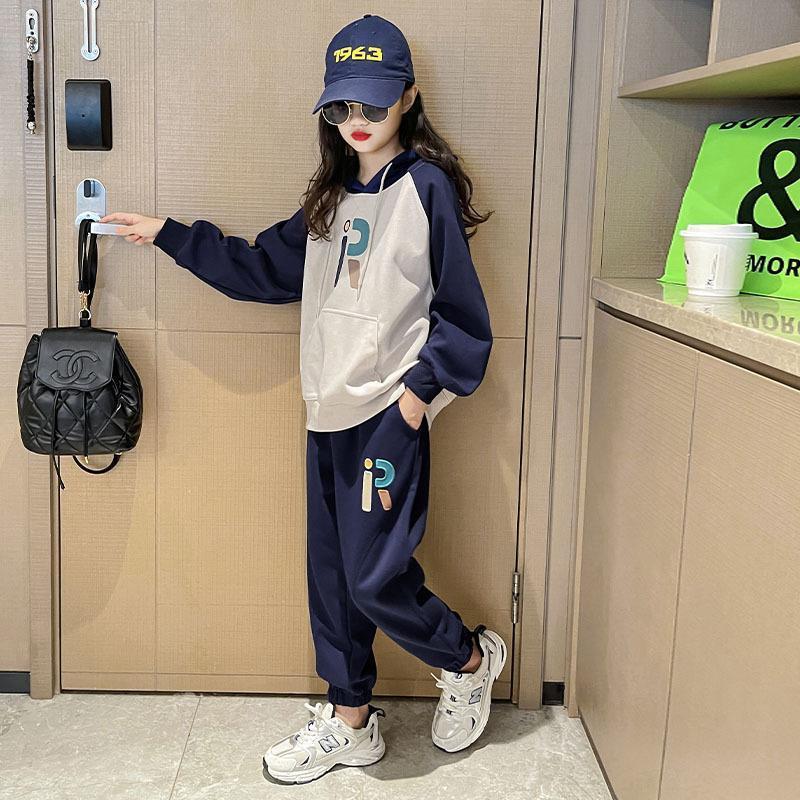 여자 가을 의류 세트 2024 큰 어린이를위한 새로운 한국어 스타일 후드 티셔츠 유행 서양식 캐주얼 스포츠 투피스 세트