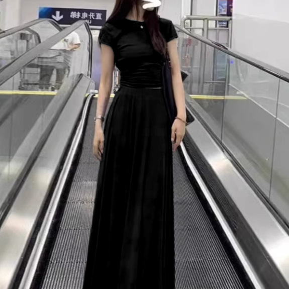 đen/cổ điển gầy