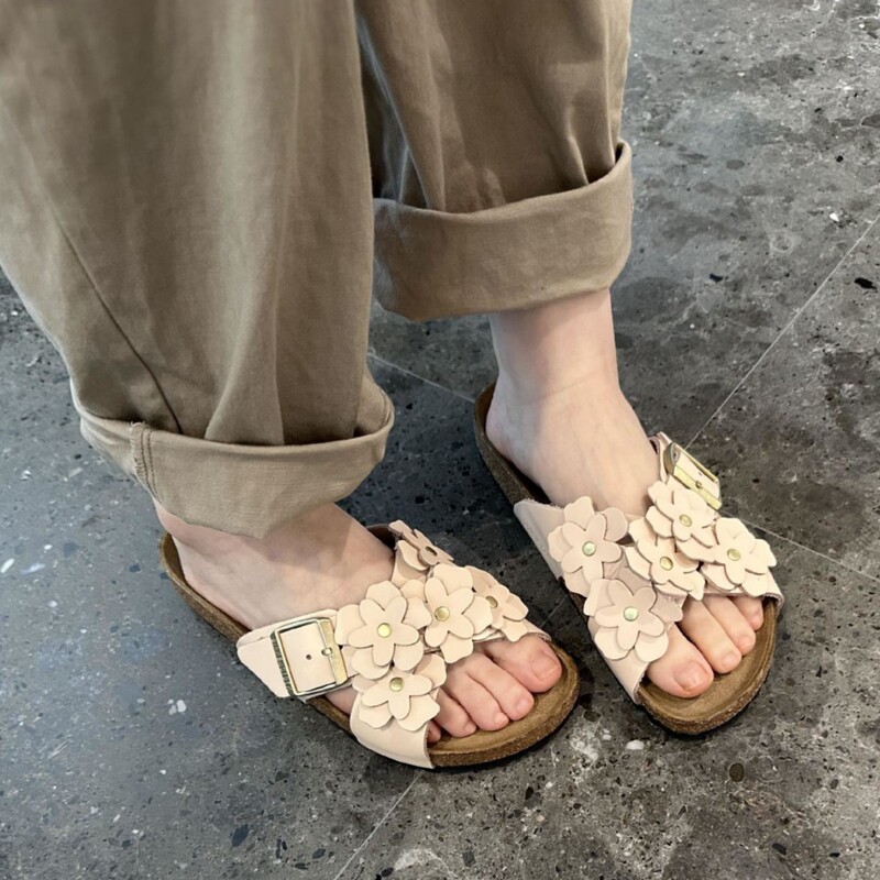 [Ready Stock] Sweet Flower One-Line Buckle Strap Open-Toe Slippers Women's Summer Outerwear Thick-Soled Retro Heightening Birkenstock Sandals