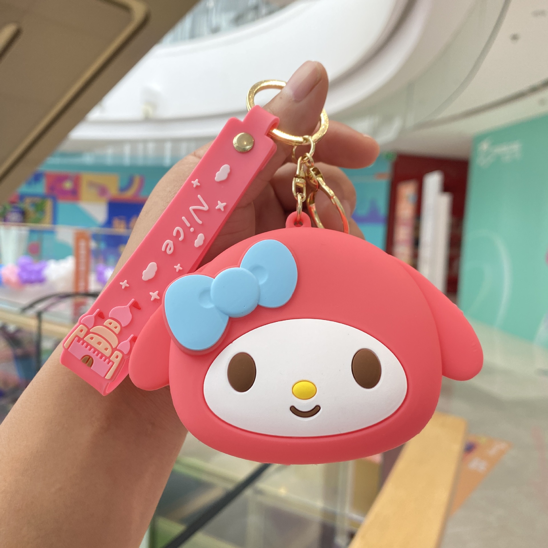 サンリオの小銭入れのキーホルダーが可愛いです。