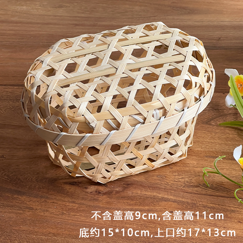 Una cesta de bambú elíptica con tapa - como se muestra en la imagen