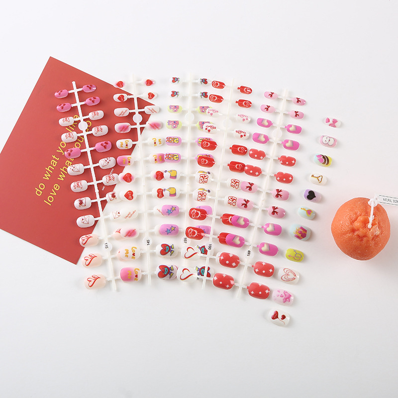 Nuevo desgaste de los niños uñas color amor niños uñas pegatinas patrón simple pintado de uñas en stock comercio exterior exclusivo