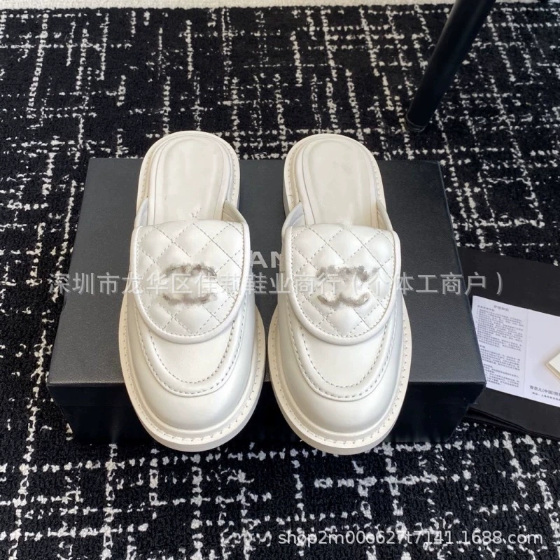 Высокая версия лоферов Chanel с закрытым носком, полуслипоны для женщин 2025, модные универсальные маленькие кожаные туфли из натуральной кожи на толстой подошве с глубоким вырезом