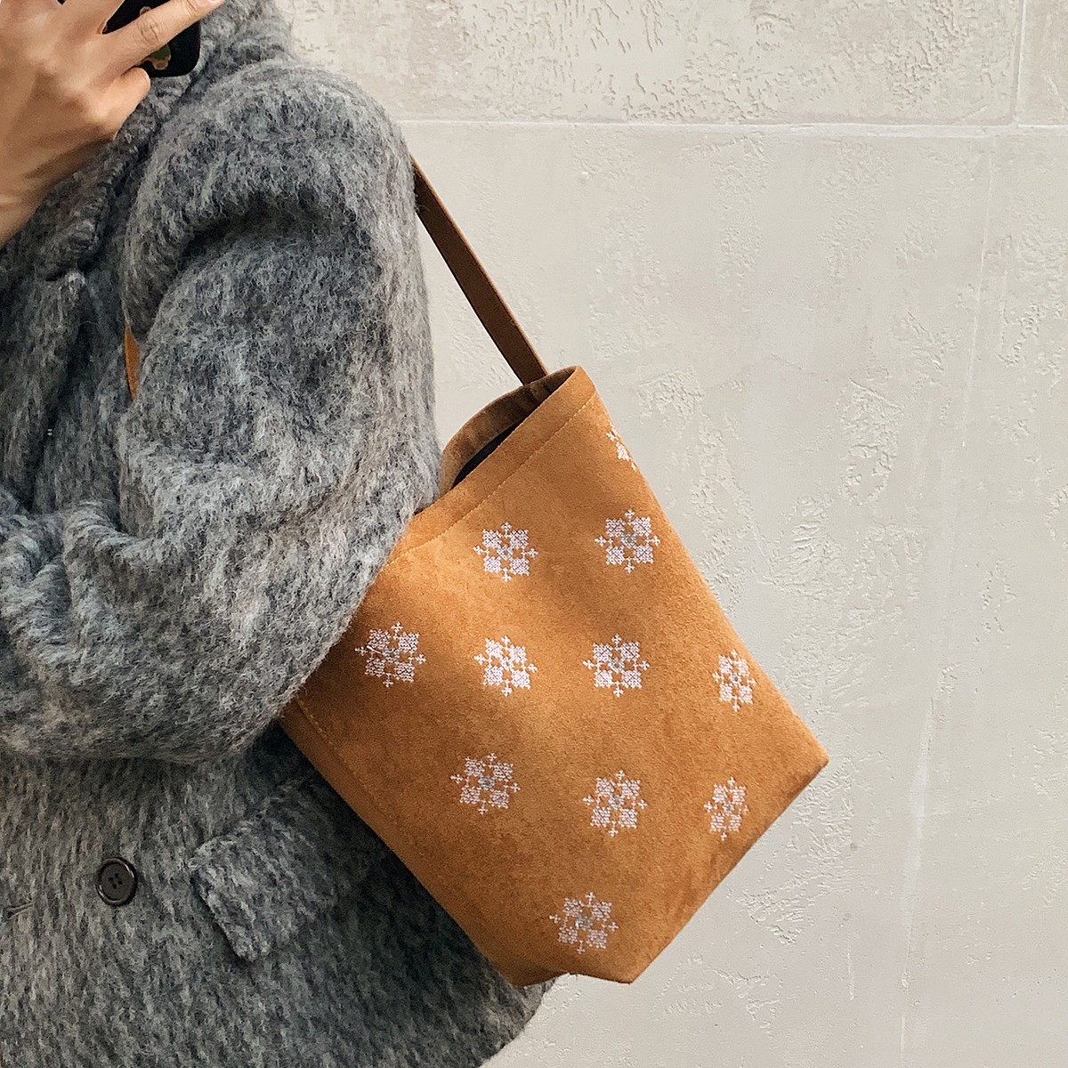 Chinese Style Suede Bucket Bag For Women 2025 Winter New Trendy Retro Underarm Bag Simple Large Capacity - Thumbnail 4