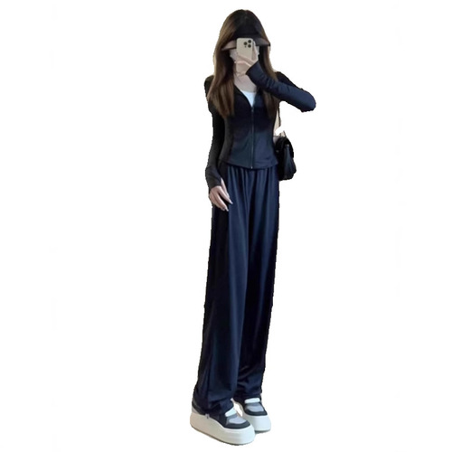 The small man wears a complete set of ice silk sunscreen clothing casual sportswear suit for women's summer slim-fitting two-piece set