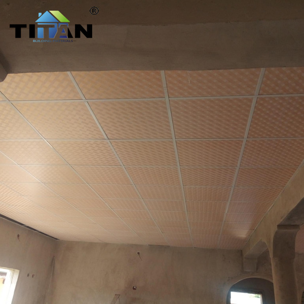 Fabricante de yeso de tres pruebas de PVC tablero limpio 600x600 chapa techo sin polvo