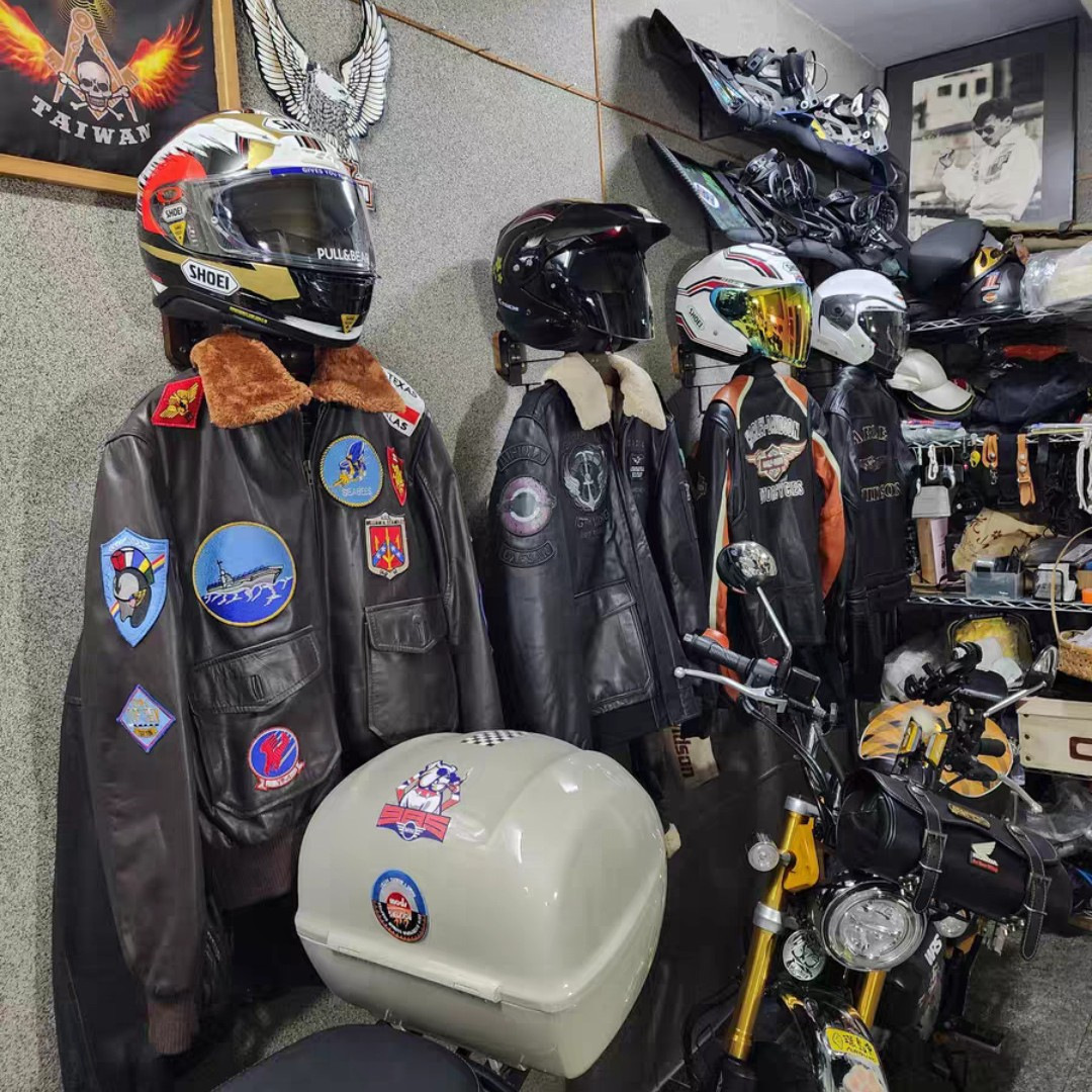 Tactical Helmet Rack Wooden Motorcycle Helmet Rack Wall-Mounted Hat Display Rack Motorcycle Jacket Jacket Storage Rack