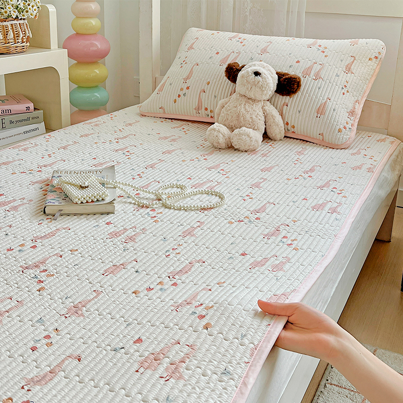 Cute duck 100% cotton filling all year roundneutral / Dormitory bed: 90*200 single mattress