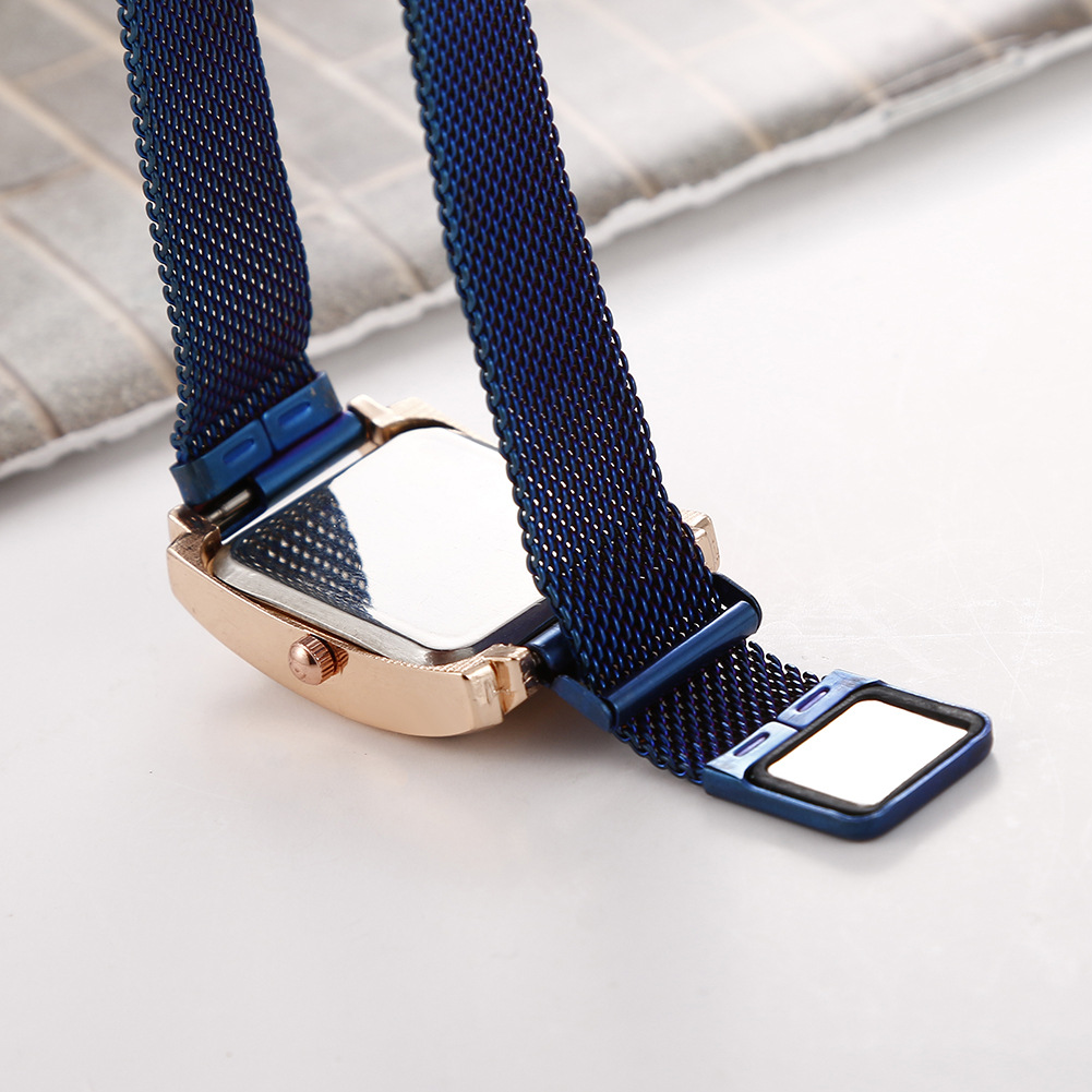 New fashionable and minimalist square small dial, popular on the internet, trendy magnetic buckle, mesh strap, quartz_voghion.com