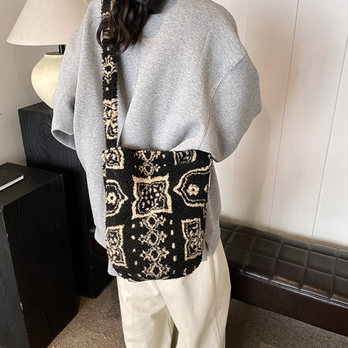 Fuzzy Fashion 2025 Fuzzy Autumn/Winter Crossbody Large Capacity Underarm Bag Polka Dot Single-Shoulder Women's Bag