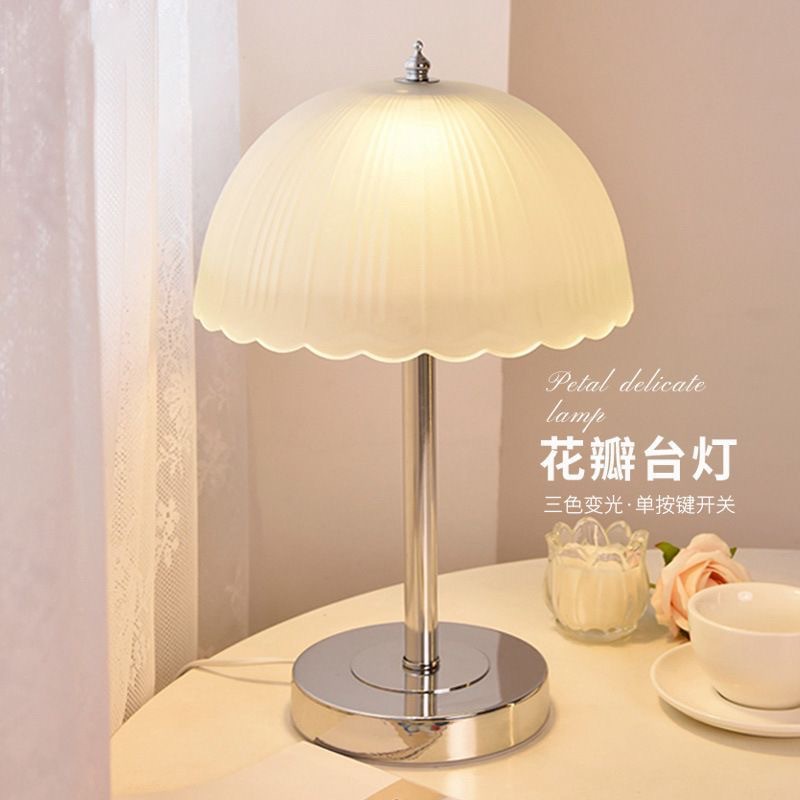 Modern and minimalistic elite table lamp for bed for living room, light luxury style, eyes protection