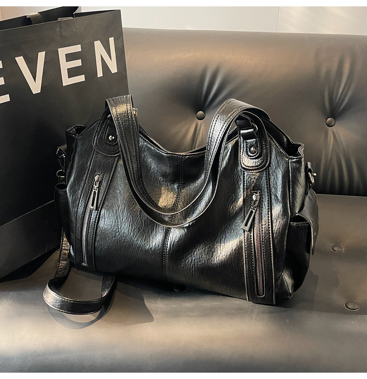 Vintage Women's Tote Bag With Rivets Large Capacity Shoulder Bag_voghion.com