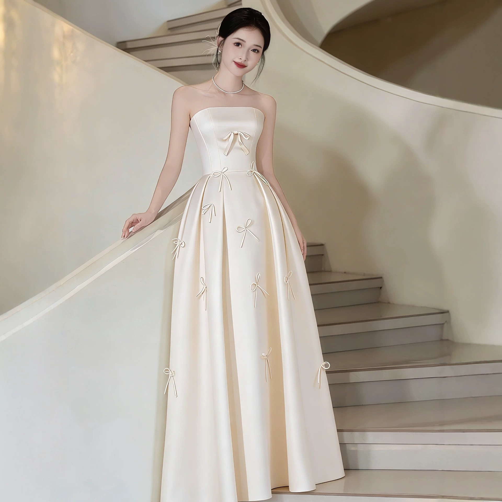 Đầm dạ hội cưới cổ yếm satin trơn tay dài phong cách tối giản — Màu ảnh