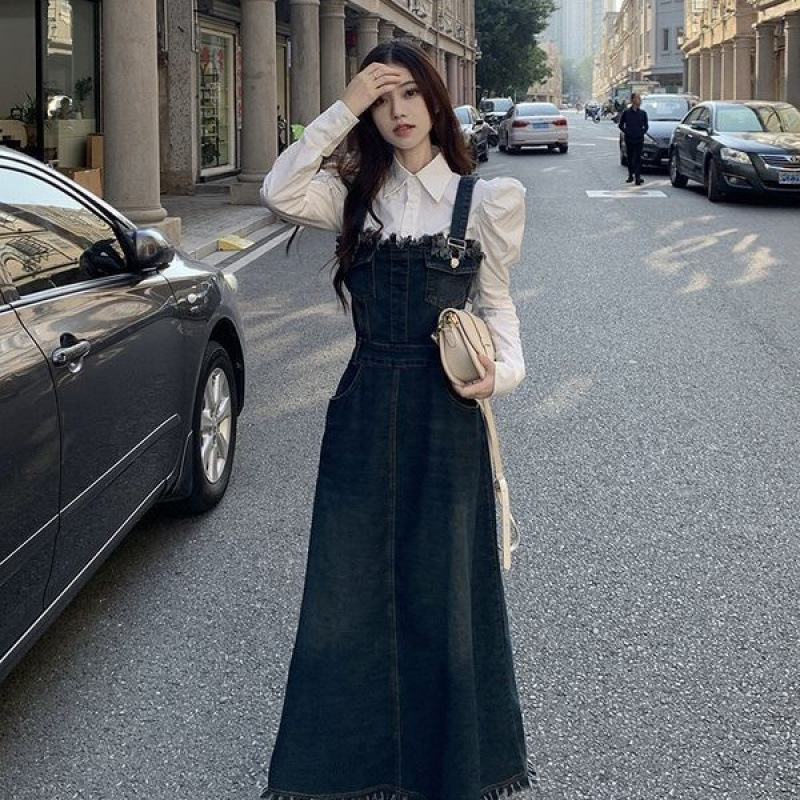 牛仔背带连衣裙女秋冬新款小众设计感韩版复古收腰抹胸毛边长裙子