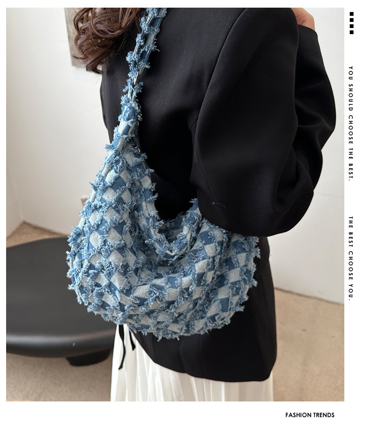 Casual and fashionable crossbody bag 2025 new style large-capacity simple checkered single-shoulder bag, personalized and versatile, lightweight underarm bag full figure