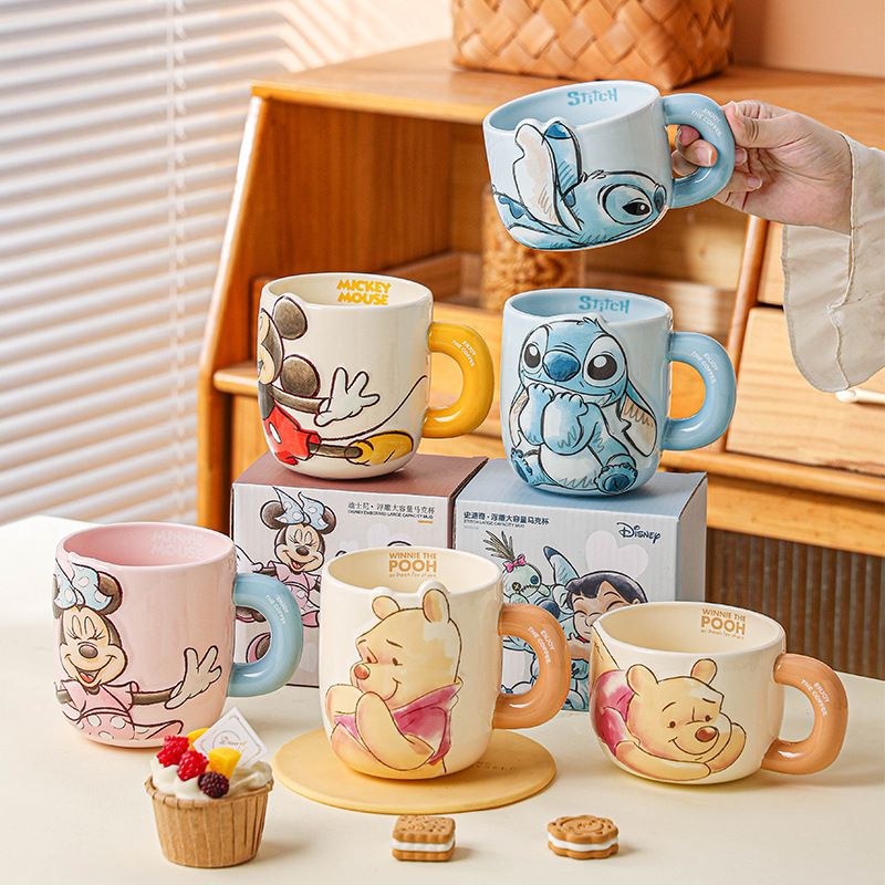Taza de cerámica en relieve de Disney Stitch Taza para el hogar de dibujos animados altos Regalo de cumpleaños Taza de café con leche