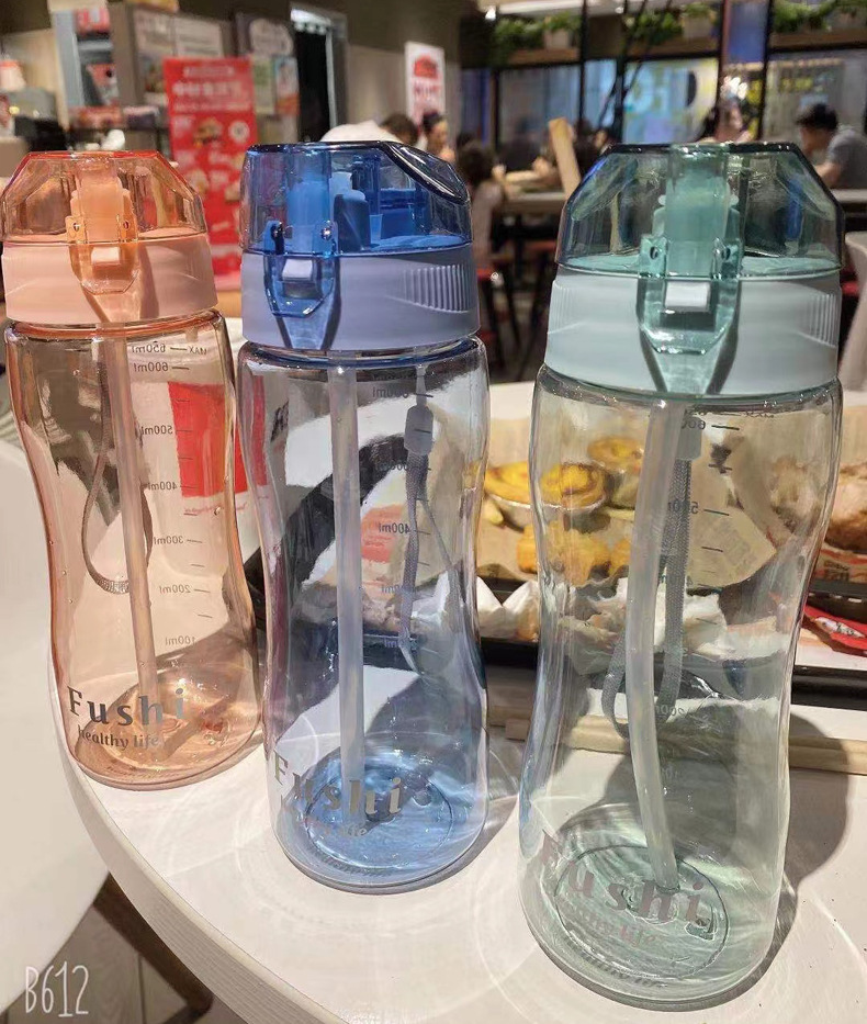 Misma fábrica al por mayor nueva cuerda de estudiante taza portátil 650ml PC taza de plástico cubierta de rebote taza de agua taza de espacio