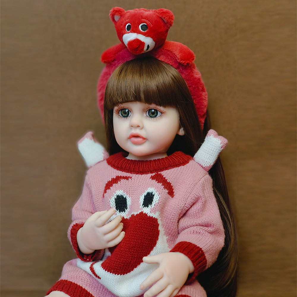 Muñeca suave artificial de 55cm, muñeco realista con cara sonriente, oso de fresa que puede entrar en el agua para acompañar el juguete de muñeca