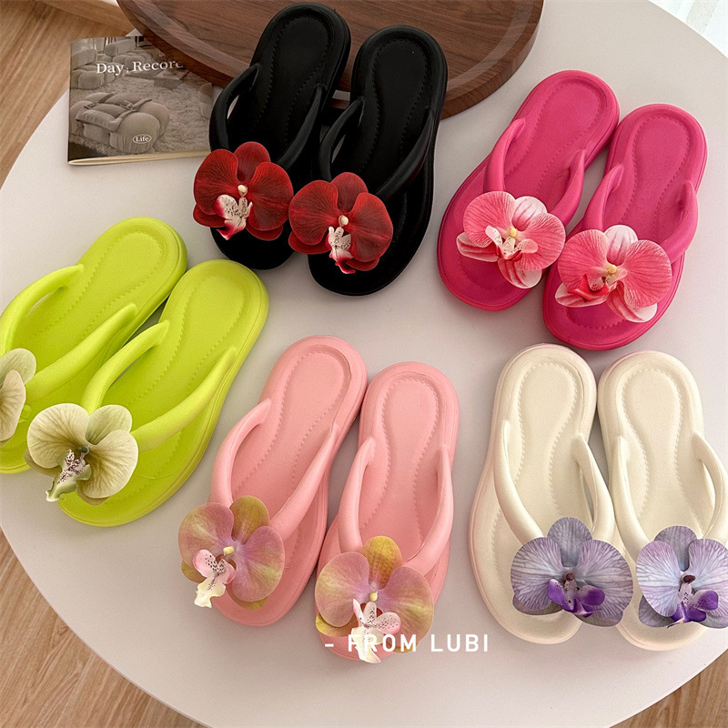 Trendy Influencer-Style Ins Butterfly Orchid Flip-Flops for Women, New Summer Fashion Flat Soft Sole Beach Slippers with a Squishy Feel