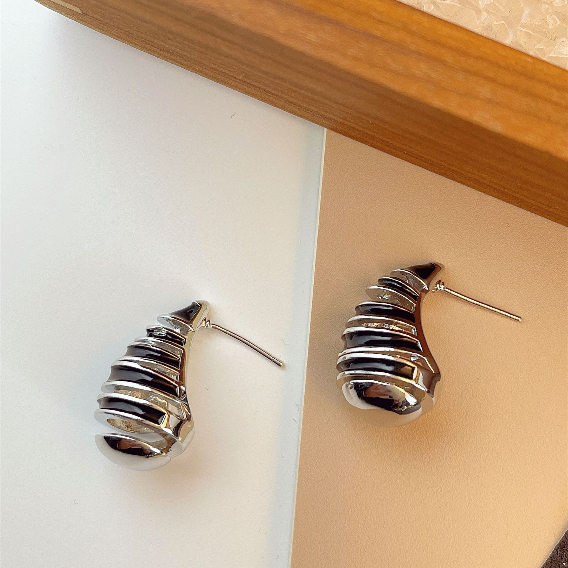 F7939A 실버 페인팅 오일 드롭 귀걸이