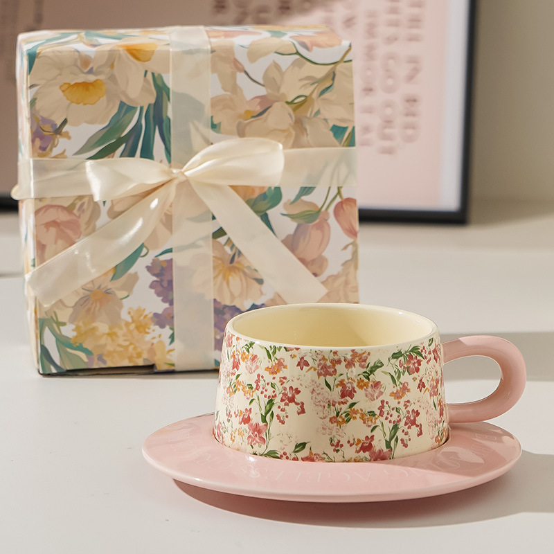 Taza de café y juego de platillos, té de la tarde floral, taza de cerámica de alto valor, regalo de mano, pintura al óleo estilo ins, mujer retro