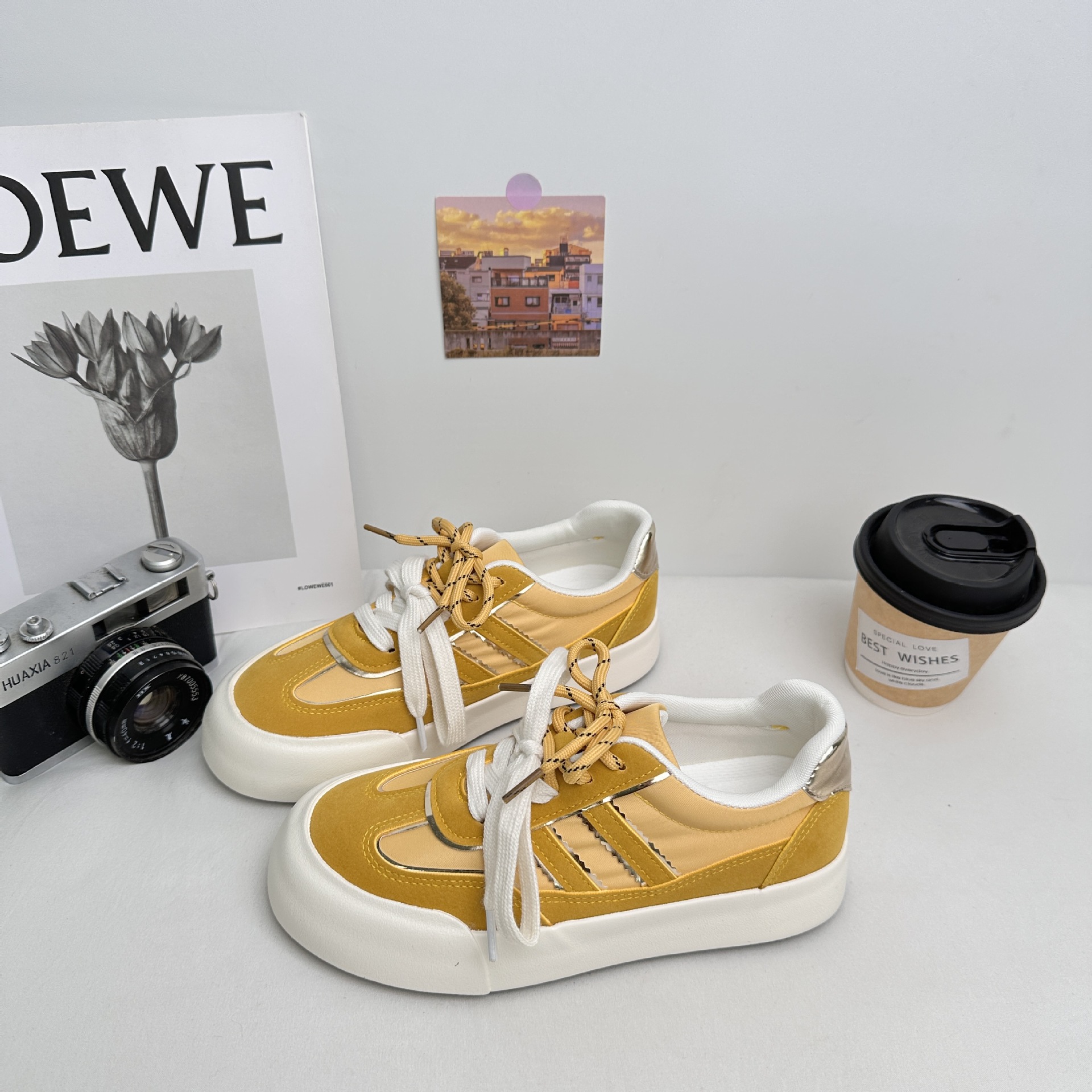6633 plantillas de látex/zapatos de entrenamiento alemanes explosivos zapatos de mujer primavera nuevo estilo 2025 zapatos de tabla de punta redonda todo fósforo zapatos blancos pequeños