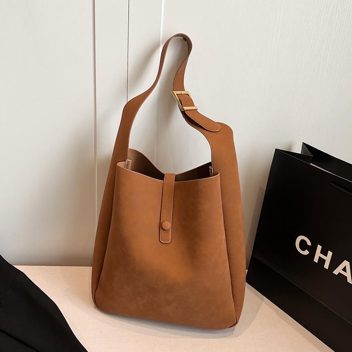 Bolsa de viaje de moda simple versátil para mujeres 2024 nuevo estilo coreano bolso de brazo de gran capacidad de hombro ancho bolso