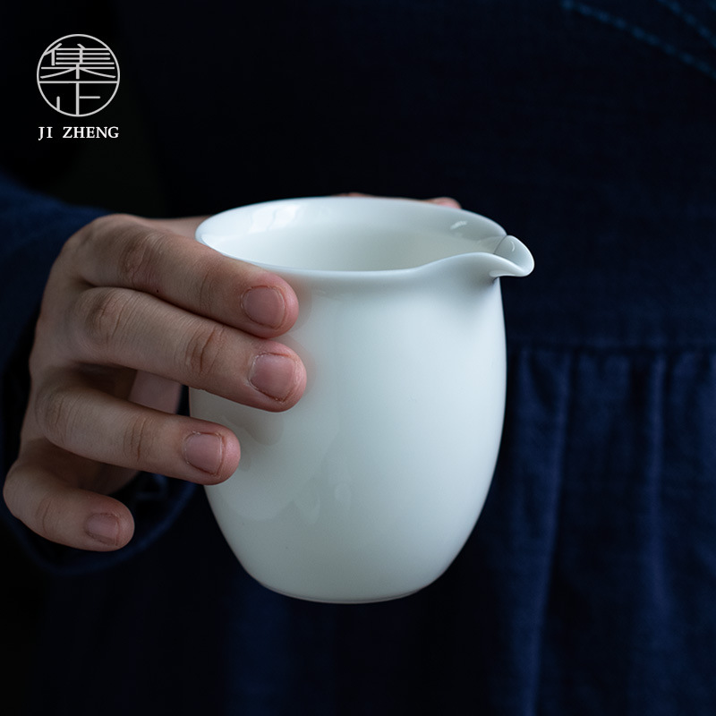 Dehua White Porcelain Fair Cup Mutton Fat Jade Tea Sea Kungfu Tea Set Tea Divider Ceramic Tea Ceremony Accessories Large Size Cup