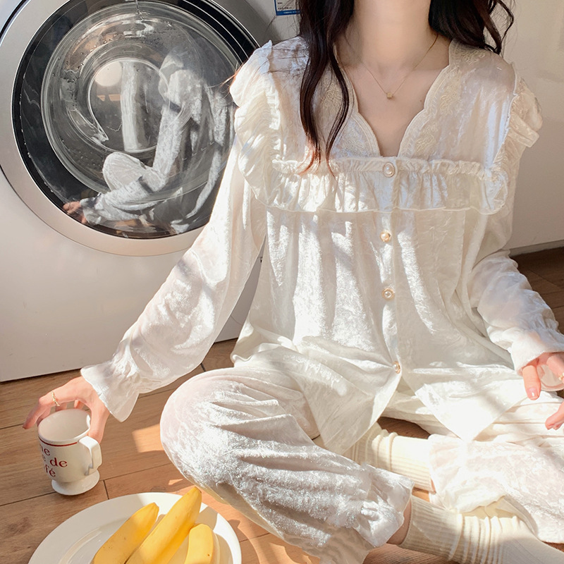 Trendy Popular Velvet Pajamas with Chest Pads for Women, Spring and Autumn Long-Sleeve and Long-Pants Set, Women's Loungewear Suitable for Outdoor Wear