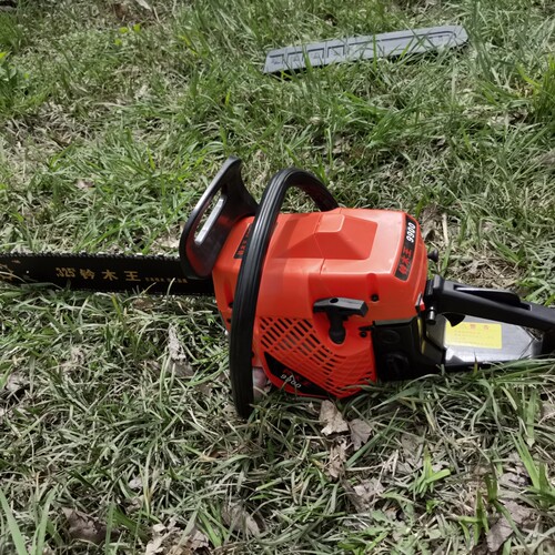 Wholesale factory high-power chainsaw, portable tree cutting wood cutting chain saw for gasoline tree felling chainsaw