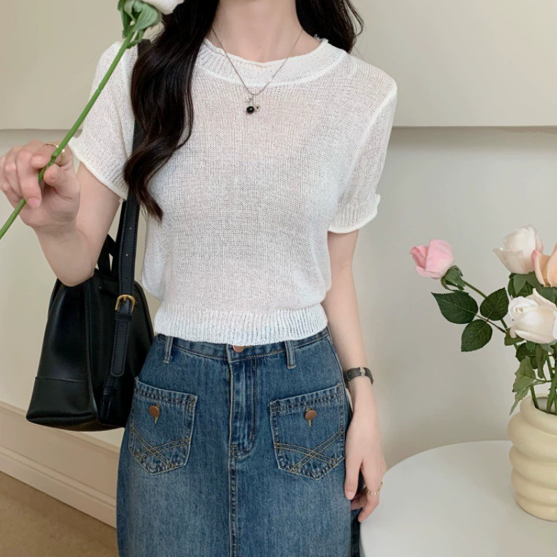 Вязаный тонкий летний короткий свитер с круглым вырезом, slim fit