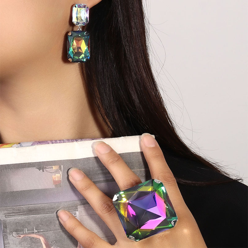 2024 nuevo conjunto de joyería cuadrada simple y colorido aretes de diamante accesorios de alta calidad conjunto de joyería femenina