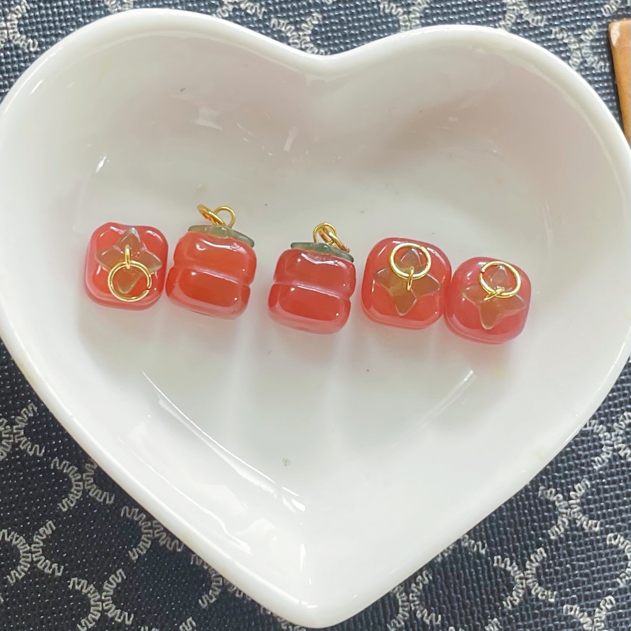 (2개) 아프리카 남부 붉은 마노 감 펜던트 작은 방울 DIY 과일 펜던트 액세서리 녹색 칼 케돈 마노 잎