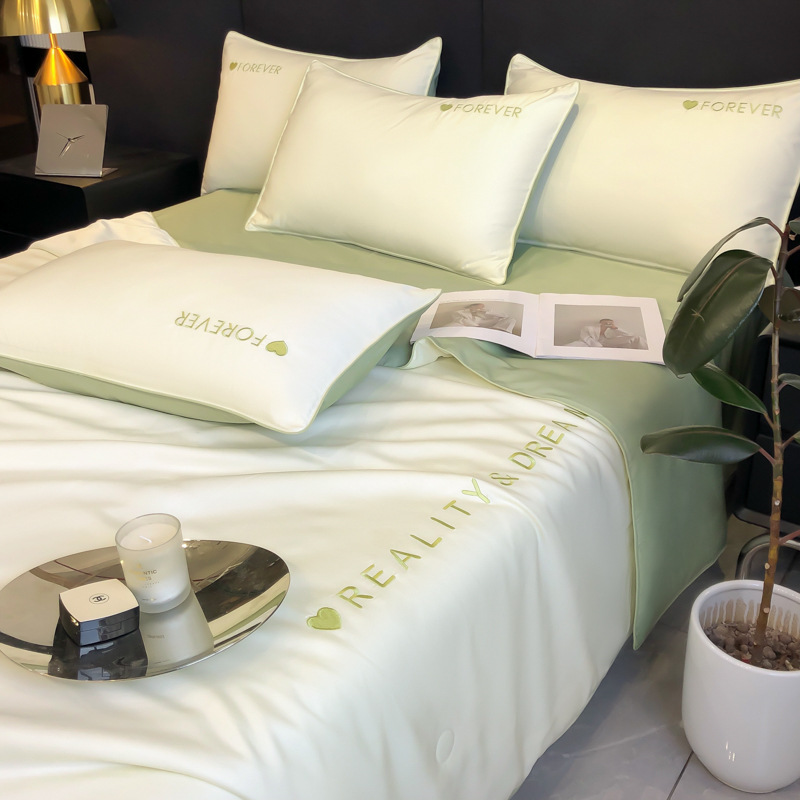 Edredón fresco de verano lavado de cuatro piezas Edredón de verano Edredón de aire acondicionado Edredón fino de seda de hielo de verano El núcleo de la colcha se puede lavar a máquina verano