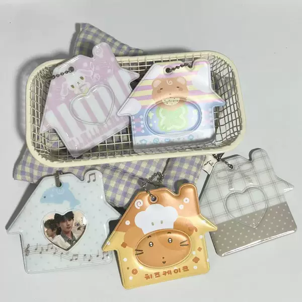Wholesale supply ins wind 2 inch house shape photo card pendant key ring 2 inch card holder photo