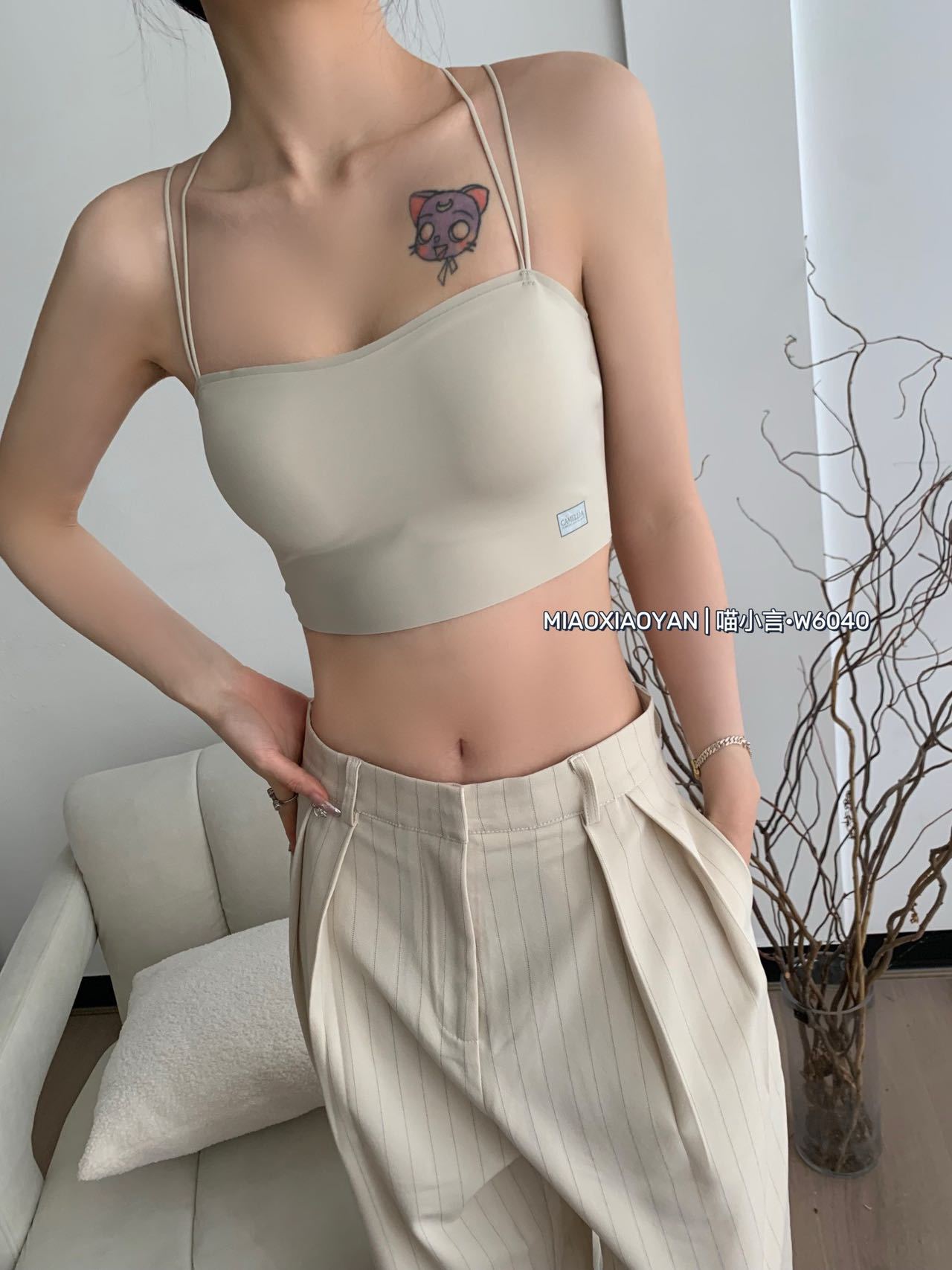 라이트 크림 그린