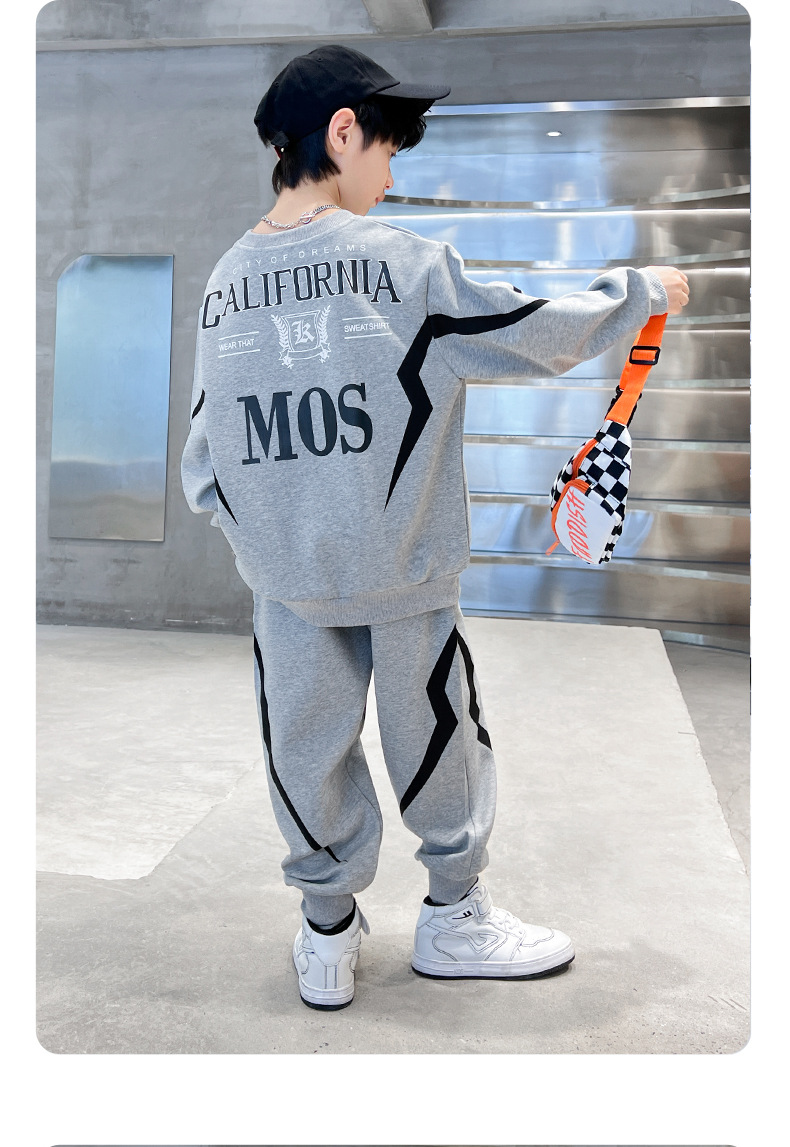 The 2022 new autumn collection for Boys from Zhongda Tong is a stylish two-piece set with lightning prints for the spring and autumn season pic 12