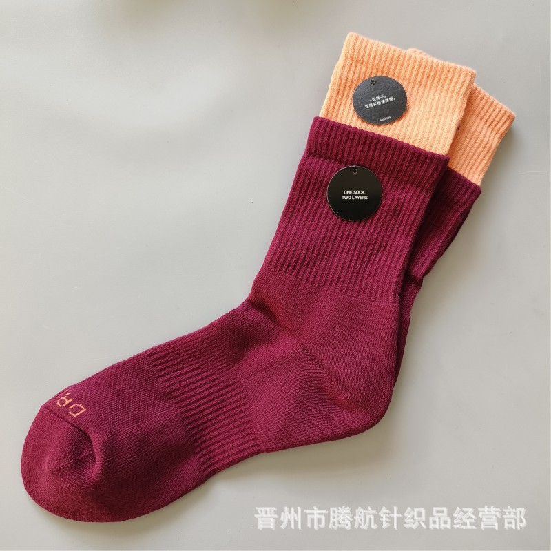 蘇万ナイキの靴下のカラーの二重は男女の中で長い筒のタオルの底のスポーツの靴下をつなぎ合わせてバスケットボールの靴下を走ります。